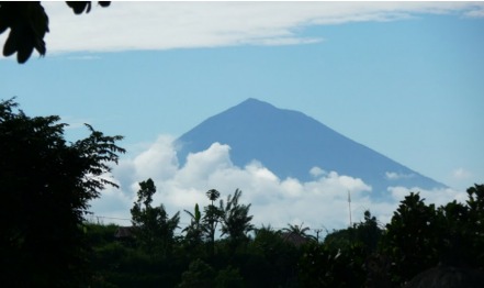 http://www.nvisible.com/nvisiblegraphics/ph/9/GunungAgung.jpg