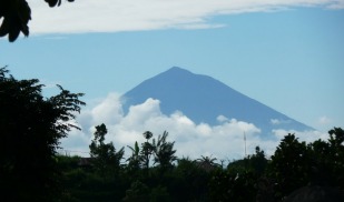 http://www.nvisible.com/nvisiblegraphics/ph/9/GunungAgung2.jpg